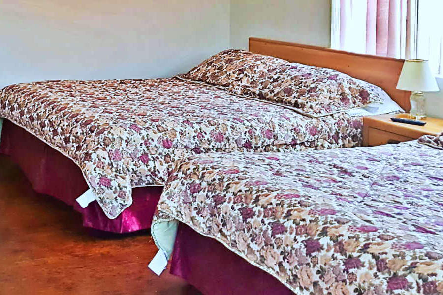 double queen bed room