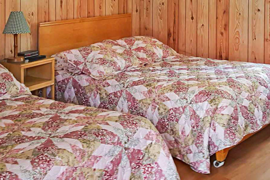 full size bed room