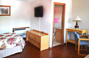 Alpine Motel one-queen thumbnail
