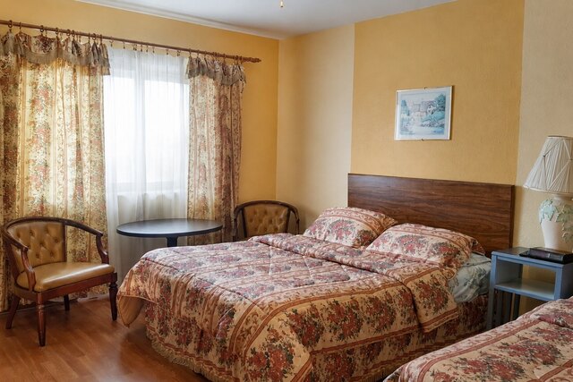 Double Queen Bed Rooms at Alpine Motel — photo 36
