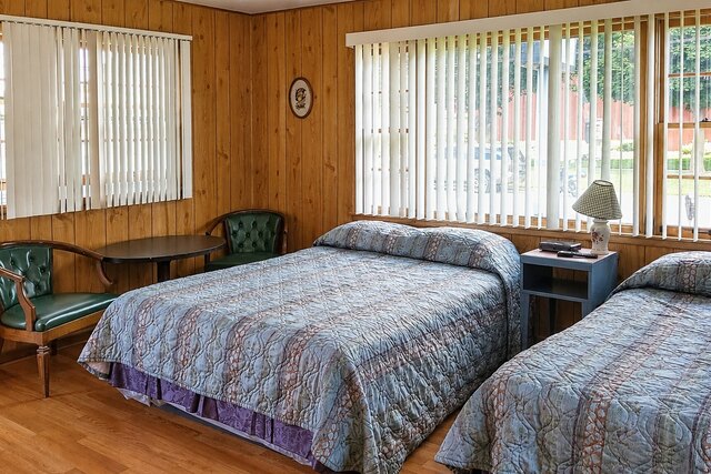Double Queen Bed Rooms at Alpine Motel — photo 42