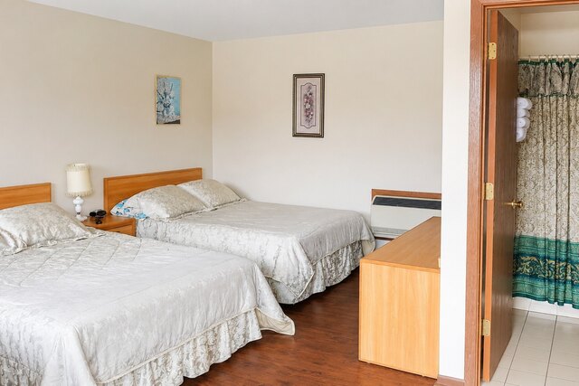 Double Queen Bed Rooms at Alpine Motel — photo 27