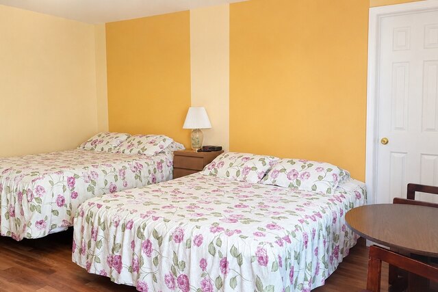 Joint Rooms at Alpine Motel — photo 57