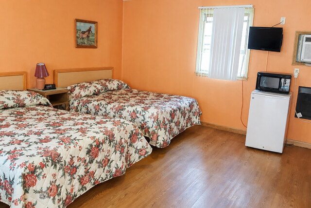 Joint Rooms at Alpine Motel — photo 60
