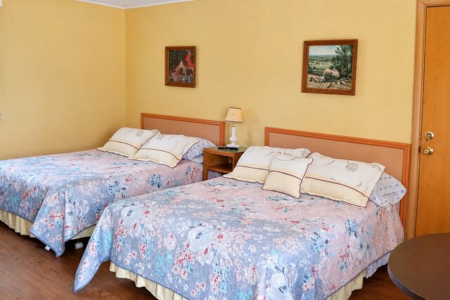 Joint Rooms at Alpine Motel — photo 64