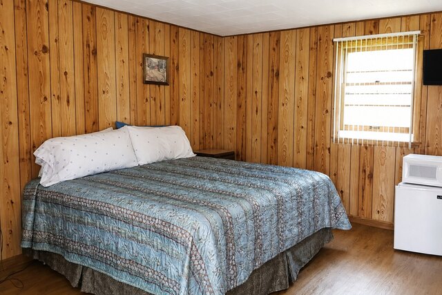 King Size Bed Rooms at Alpine Motel — photo 11