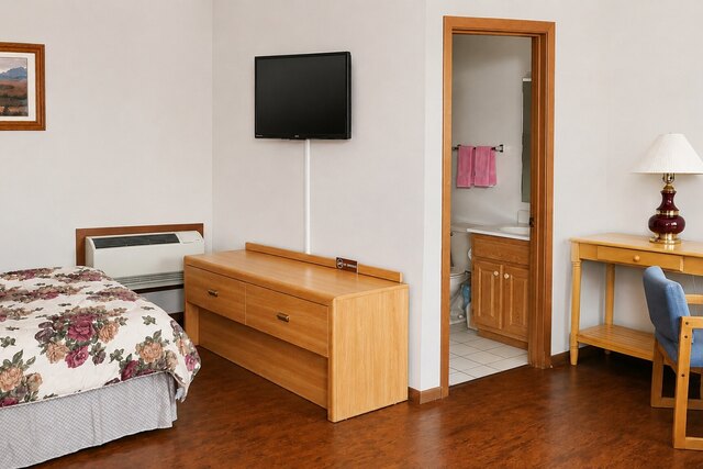 One Queen Bed Room details